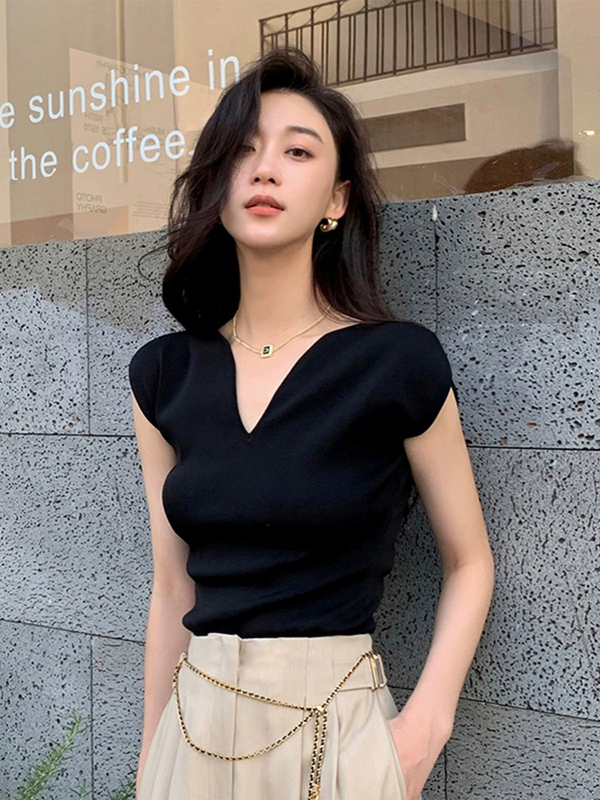 2026 Spring and Autumn New French Style Ice Silk Knitwear Women's V-Neck Short Sleeve Slim Fit Elegant Design High Waist Vintage T-Shirt
