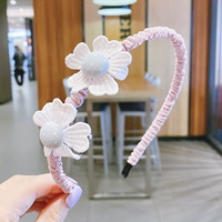 Светлые фиолетовые складки пять лепестков