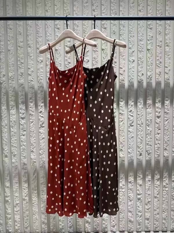 Moco2026 New Autumn Product Retro Polka Dot Rayon Crepe Bias-Cut Waist-Cinching Suspender Dress Mbf3Drs032