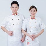 Крупный ресторан с длинной мужской и женской отель с длинной мужской и женской гостиной