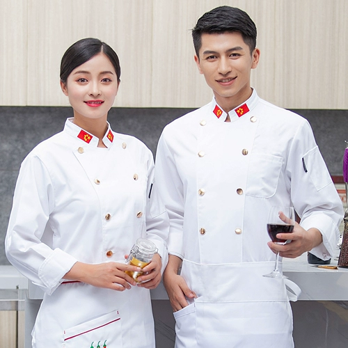 Крупный ресторан с длинной мужской и женской отель с длинной мужской и женской гостиной