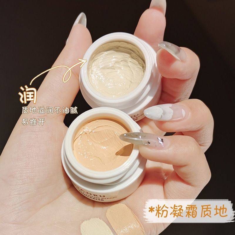 Multi-color concealer to cover facial spots, acne marks