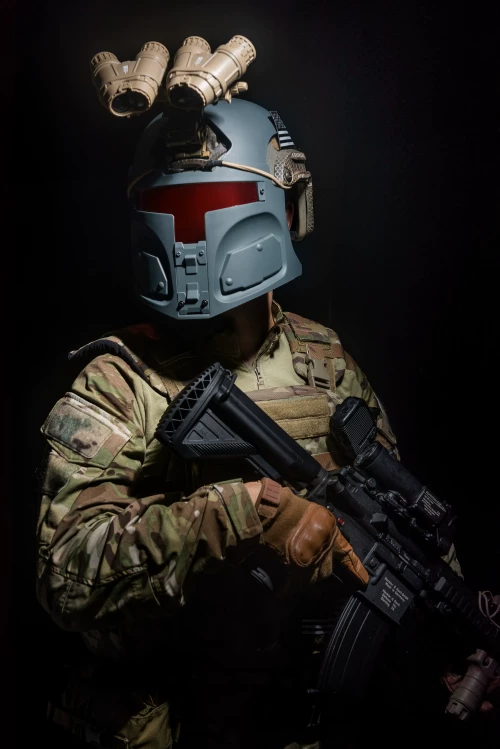 Casco y máscara con estilo táctico marítimo