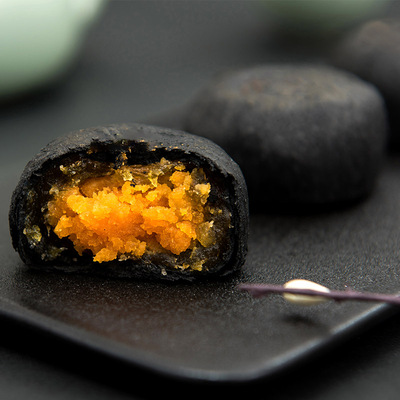 嘉瑶黑金蛋黄酥整箱早餐面包好吃的休闲零食品网红全国小吃排行榜