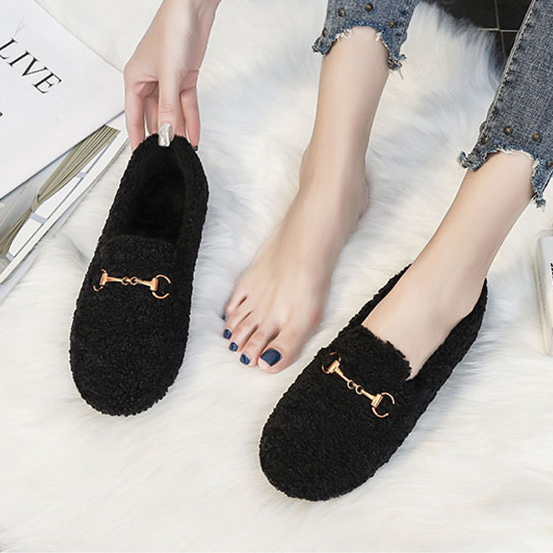 Explicit feet small fur shoes women's winter outwear net red fashion flat bottom One foot pedal Korean version of lamb sweaty horse with legue-bean shoes