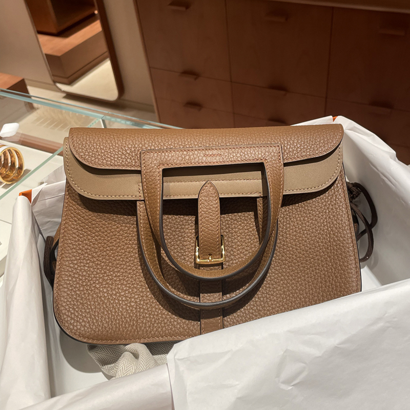 2026 New Model Fully Hand-Stitched Wax Thread Imported Tc Leather Horseshoe Bag Genuine Leather Hazan Bag Versatile Biscuit Color Drool Bag