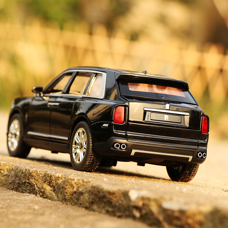 Luxury SUV Cullinan 1:24 alloy car model pull back off-road vehicle toy car simulation car model