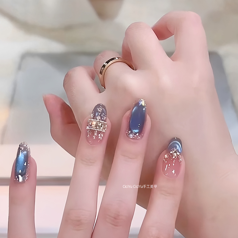 [Blue Castle] Ice-Clear French-Style Pure Desire Cat-Eye Full Diamond Brightening Light Luxury 2026 New Handmade Press-On Nails