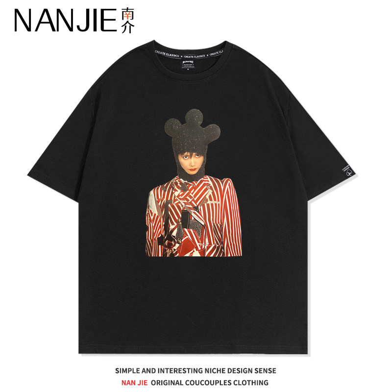 李雨春のファッションスタイル：ハッピーウィークエンドコンサート ブラックプリント半袖Tシャツ ファンサポートトップス トレンディ