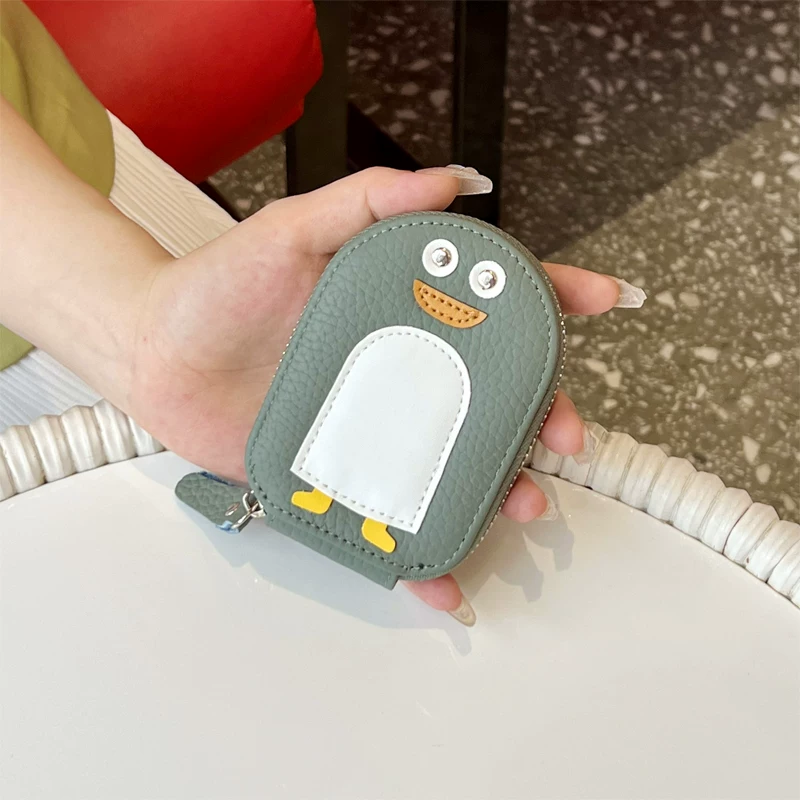Картонная карточница? Нет, перевод контекст: Cartoon card holder, small capacious shoulder bag, wallet, genuine leather