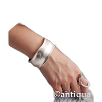 Japanese direct mail antiqua ladies simple wide bracelet PJ01271