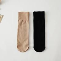 1 пара черных + 1 пара носков телесного цвета.