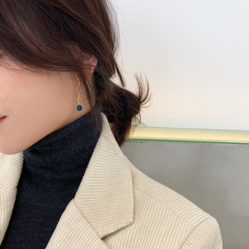 Korean temperament advanced sense ear needle cold wind earrings 2021 New Tide Net red wild ear clip no ear hole female