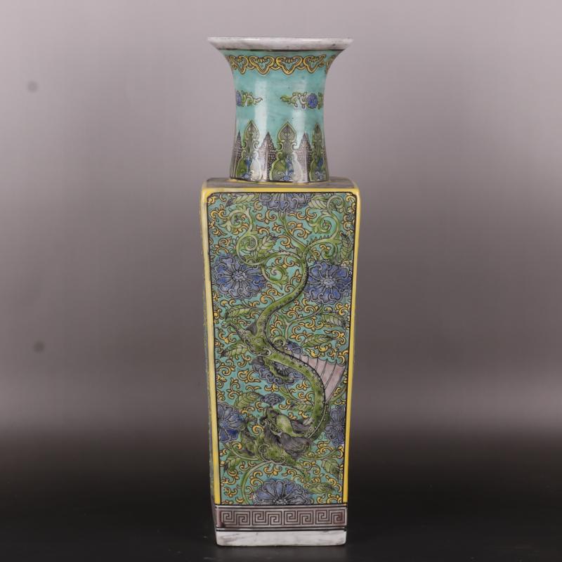 In the the qing emperor kangxi pastel dragon bottle of antique furniture Chinese nature round place China antique curio collection