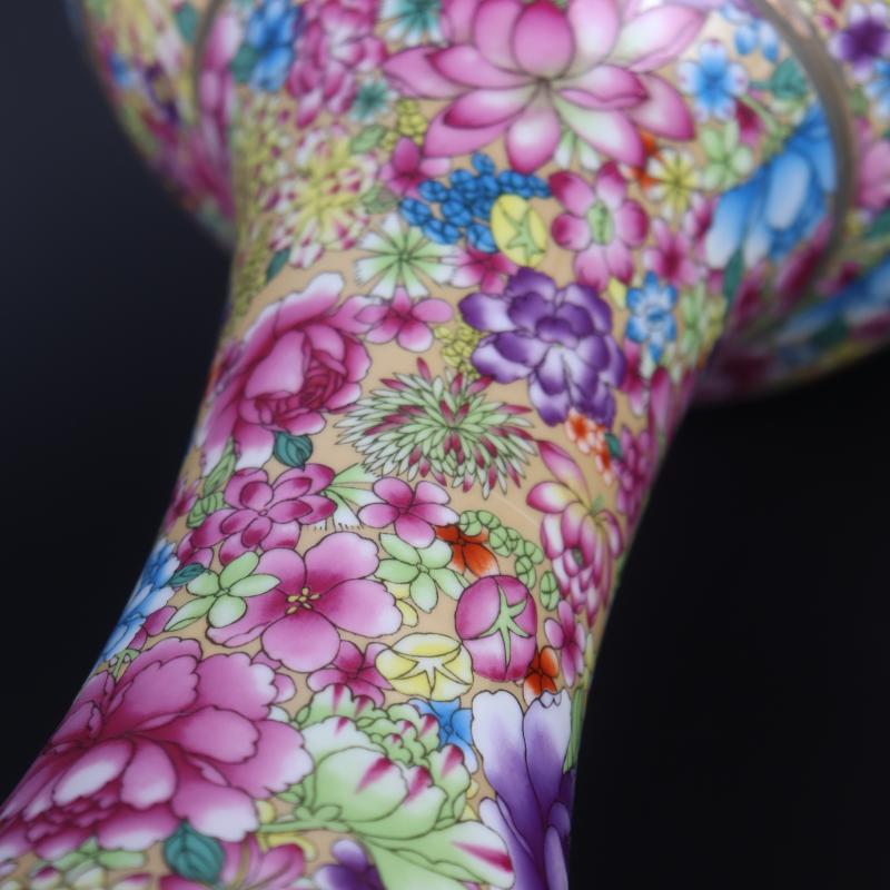 Antique crafts porcelain household Chinese penjing collection the qing qianlong fuels the famille rose flower is not the ground lines of the reward bottle