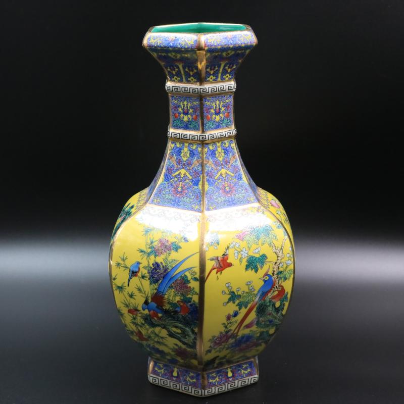 When the Qing qianlong yellow ground see colour enamel six - party flower design archaize with old household goods China antique