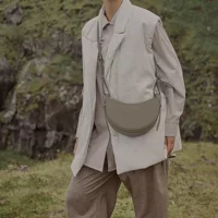 Оливково-зеленый