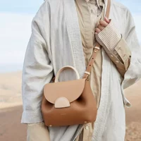 Желтовато-коричневый