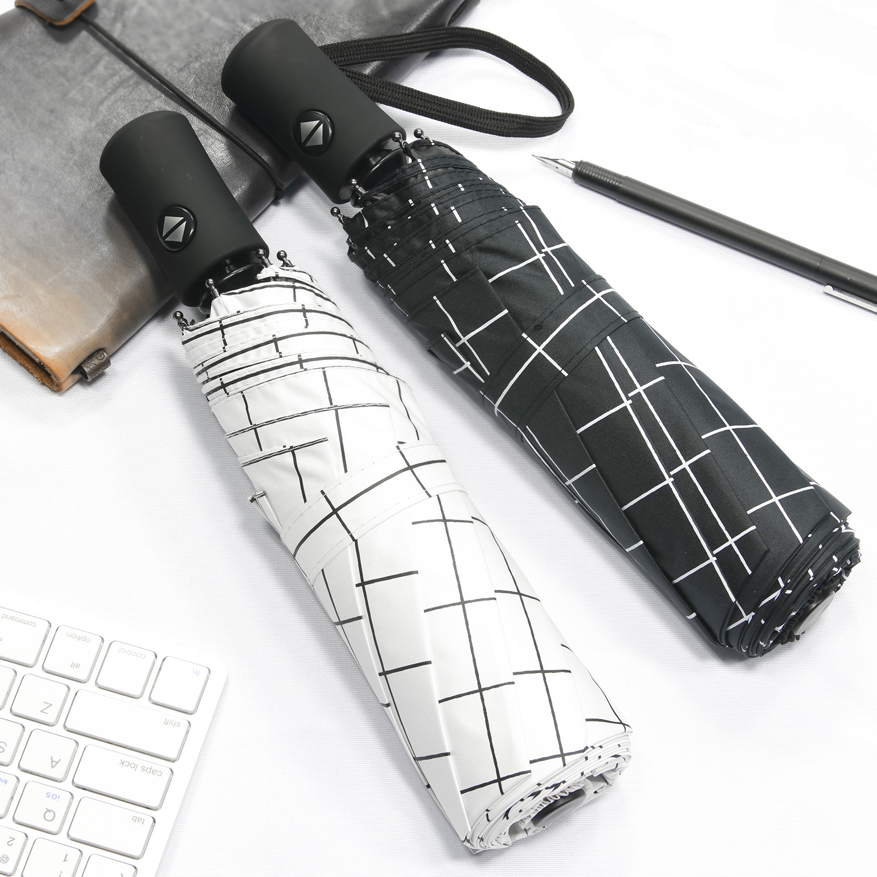 Fully automatic umbrella male and female students rain and shine with black and white grid sunscreen folding vinyl umbrella small fresh ins