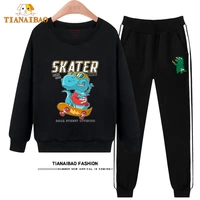 YW Black 362 Blue Dragon играет скейтборд + CK Black 362 Blue Dragon, играя в скейтборд