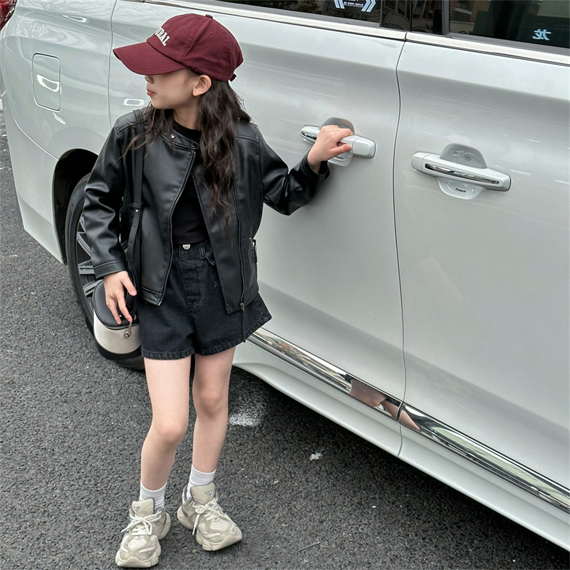 2025年新款女童皮衣:韩式潮酷秋冬衣橱新宠