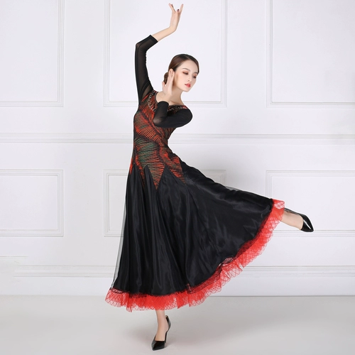 Весенняя юбка, платье, костюм, коллекция 2021, тренд сезона, для среднего возраста