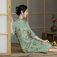 Бархатный зеленый лонгслив