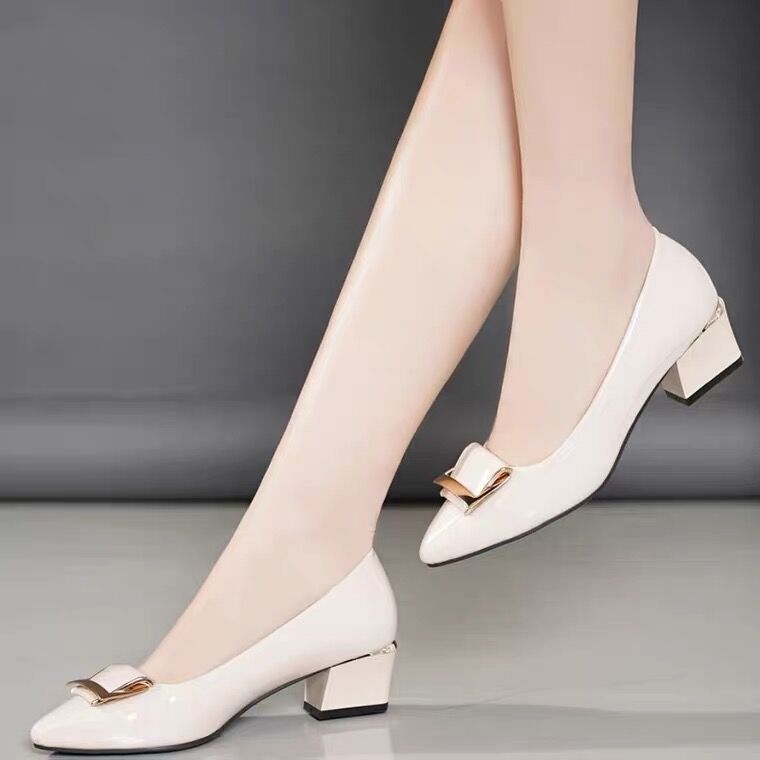 2022 New Temperament Soft Leather Career Shallow single shoe big size for summer with rough heel pointed women's shoes work