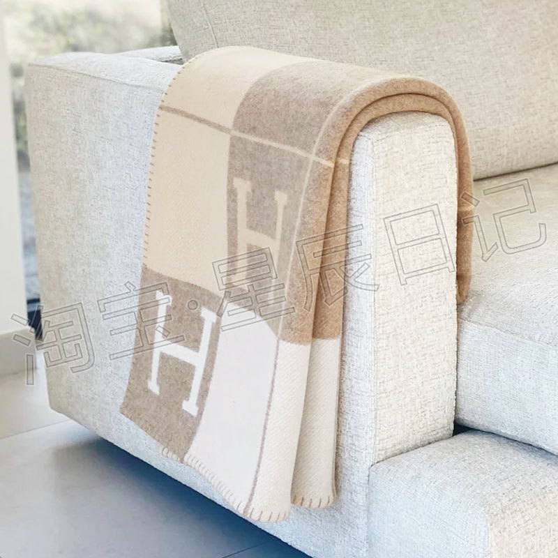 Light Luxury Hermès Style ins High-End Light Luxury Style H Letter Home Cashmere Wool Blanket Sofa Throw Blanket Office Nap Blanket