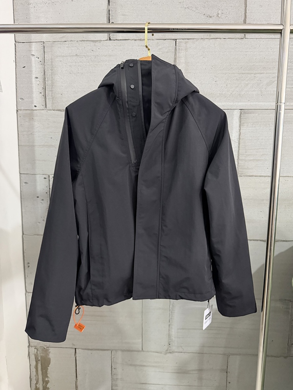 (in Stock) Vujade008 Short Urban Hardshell Hooded Jacket
