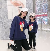 A family of three autumn sweater bear print 2021 net red foreign style mother and son mother and daughter parent-child clothing trend