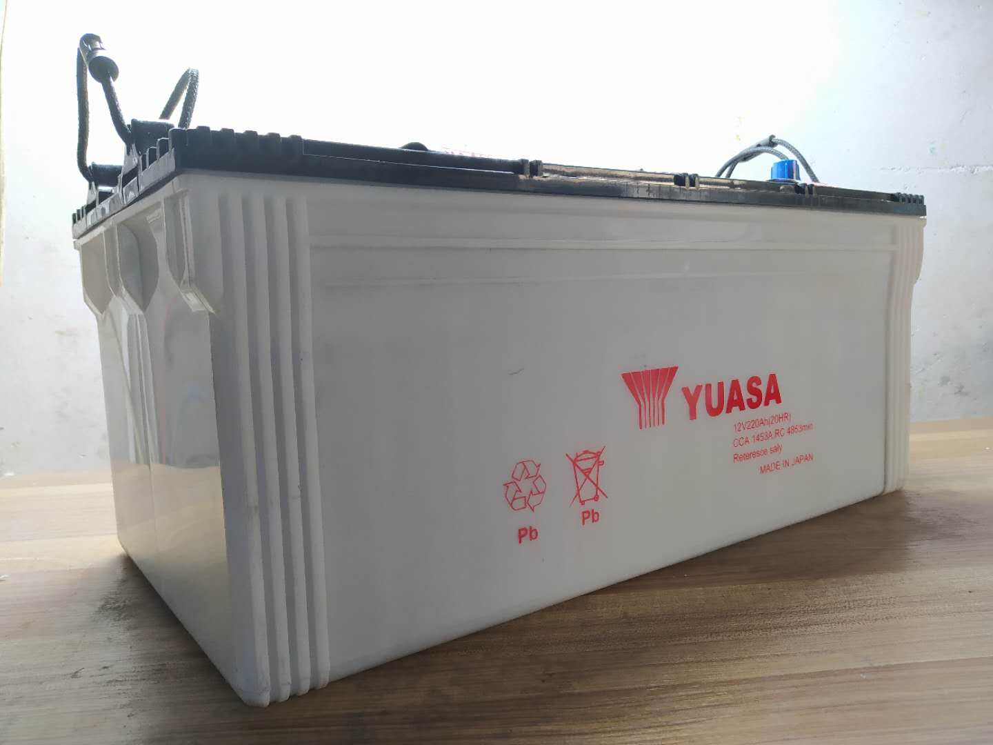 YUASA Tang shallow NP200-12 car plus liquid battery 12V220AH excavator truck marine battery