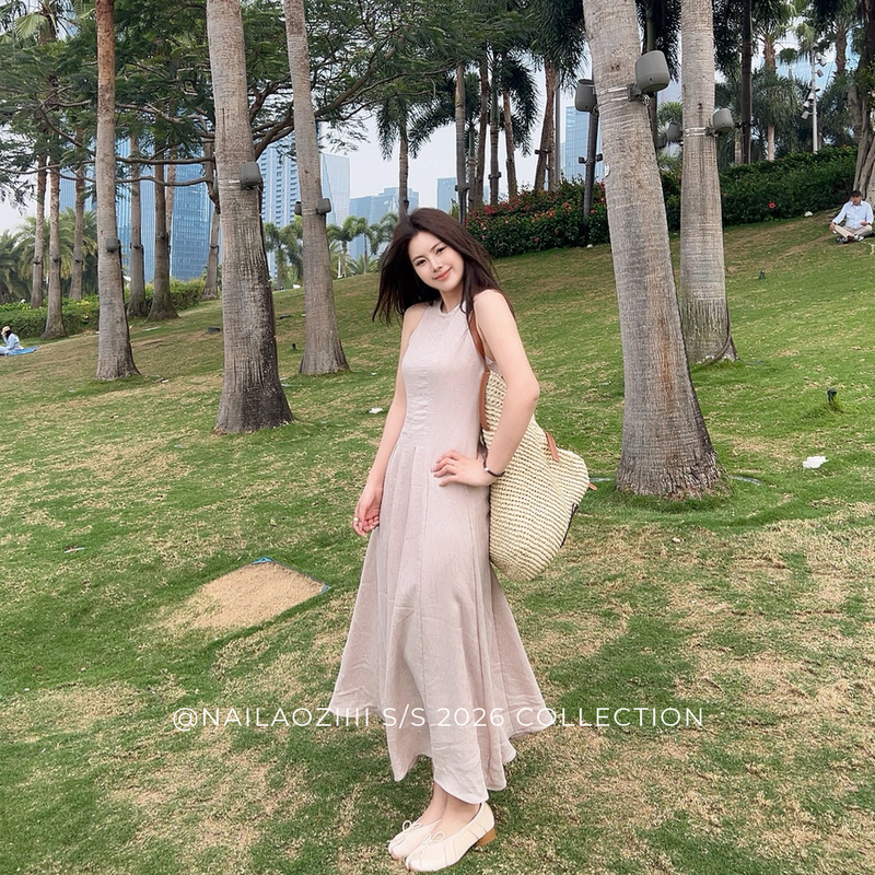Nailaoziiii French Resort Style Round Neck Long Slim-Fit Sleeveless Dress, Slimming Waist, Elegant Long Dress