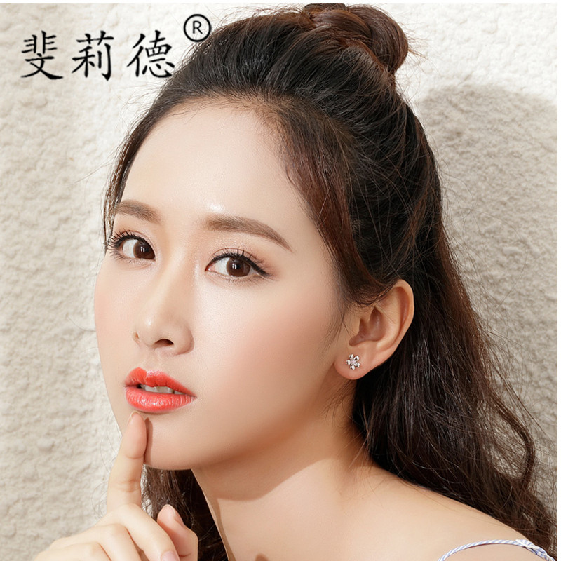 Young Girl Hearts ins Ear Needles Women's Pure Silver 2019 Pop Superfairy Fresh Temperament 100 Hitch A slap in the face