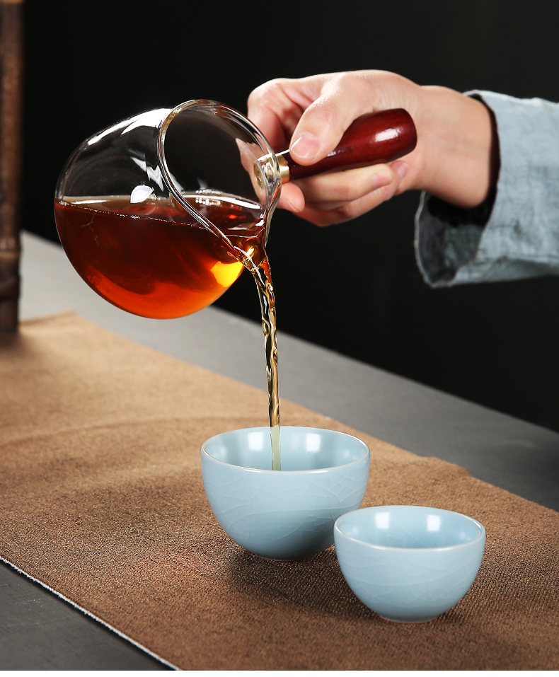 Fujian and high temperature resistant glass fair keller transparent simple wooden side, put the cup Japanese kung fu tea tea taking with zero