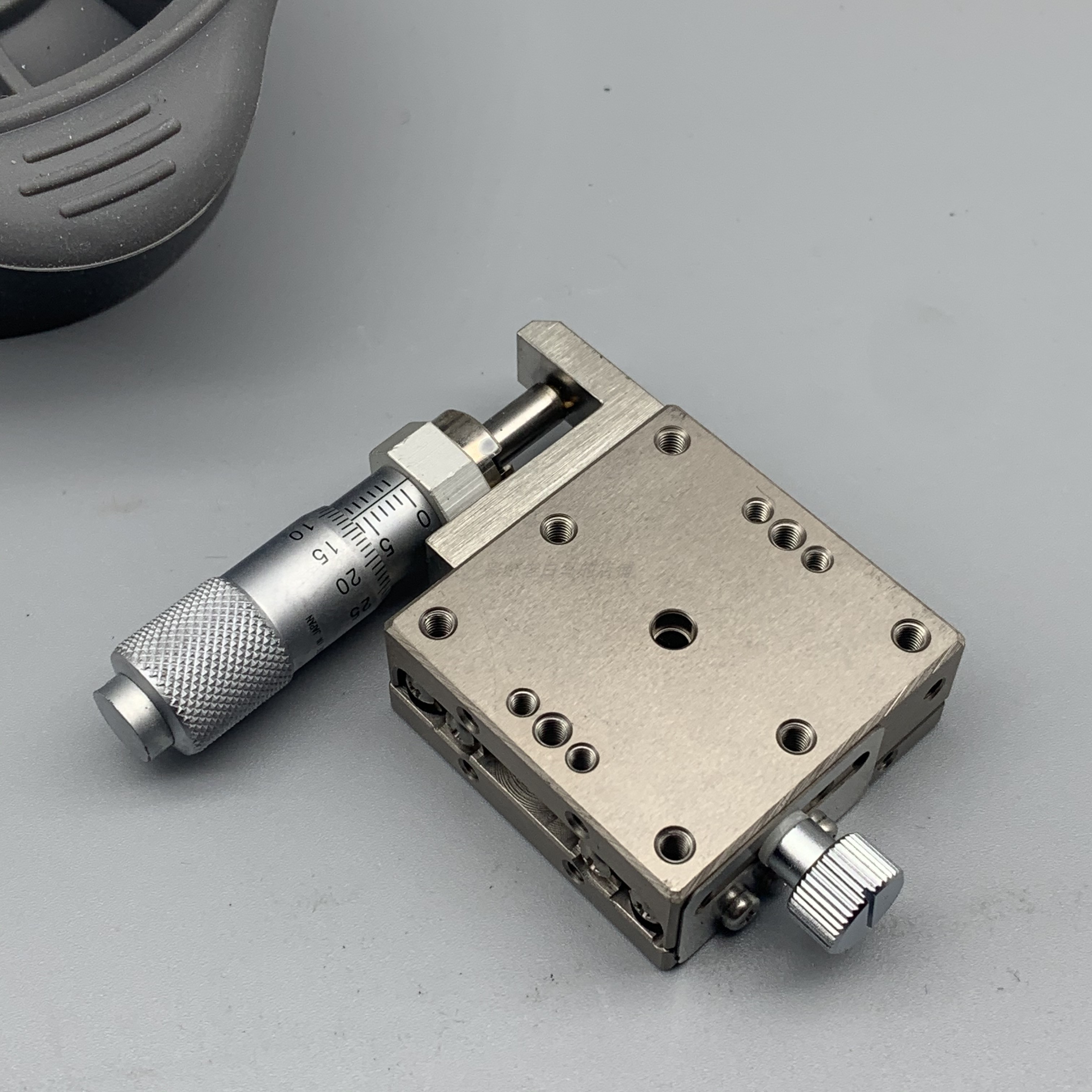 Suruga Seiki BSB16-40C Precision Positioning Slide Manual Linear Motion Flat Platform Stainless Steel Optical Platform