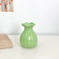 Небольшая волнистая ваза травяно-зеленого цвета