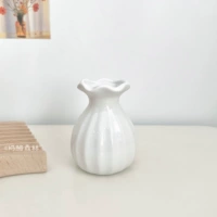 Маленькая волнистая ваза лунного света белого цвета