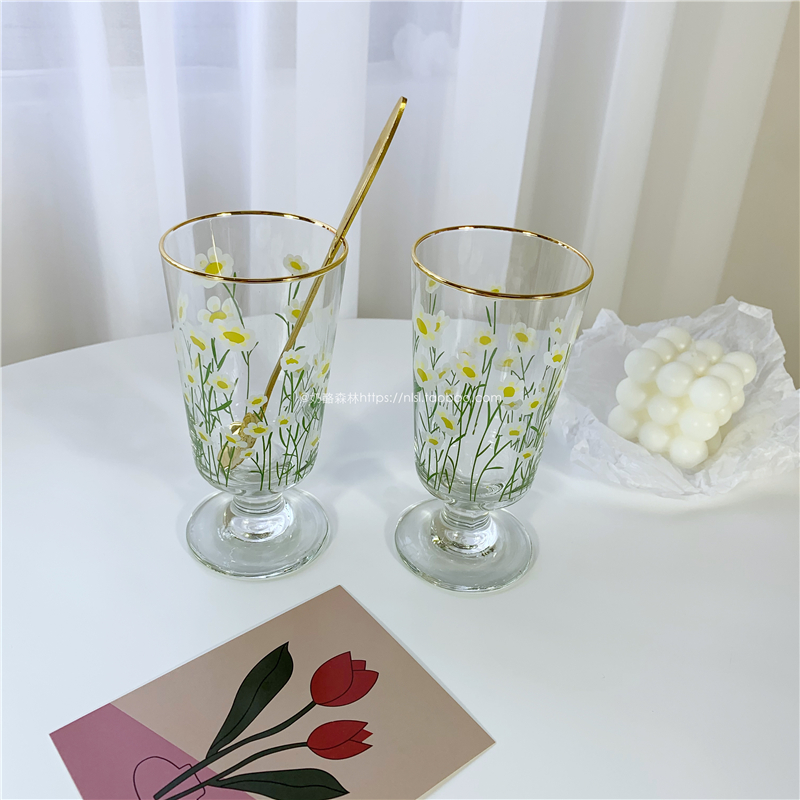 ins same small daisy retro high foot cup Phnom Penh glass mug glass milk cup girl's heart dwarf goblet