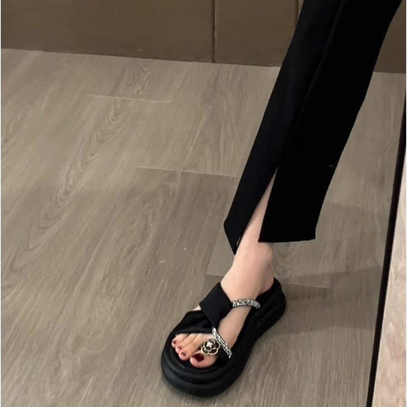 黑色厚底凉拖鞋女夏季外穿2024年新款法式高级感配裙子沙滩凉鞋潮