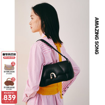 Amazing Song Hanamaki armpit bag womens 2022 autumn and winter new sheepskin high-end shoulder messenger bag