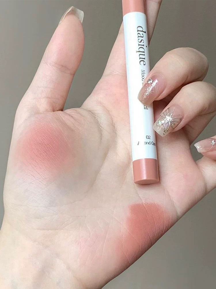 Карандаш для губ (dasique) Mood Blur Lip Pencil — матовое бархатное покрытие, натуральные оттенки для ежедневно