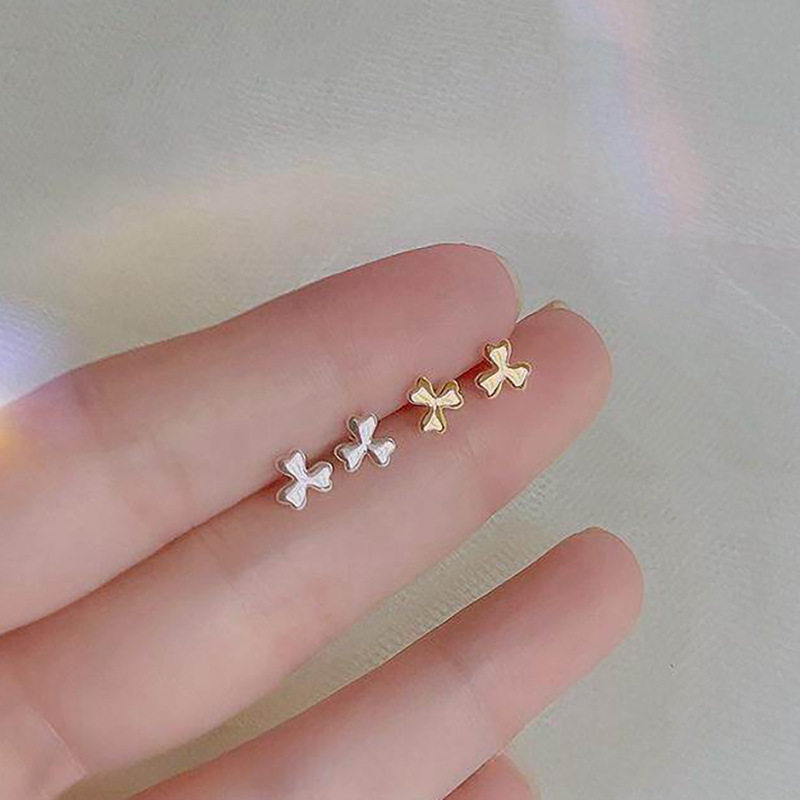 Серебряные серьги с мини-клевером Qianqian, женские маленькие серьги с цветами свежего темперамента, дикие студенческие пригородные невидимые серьги
