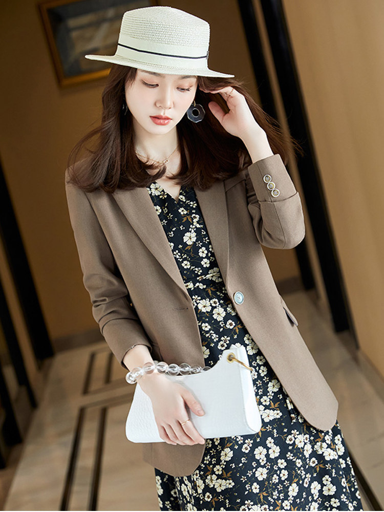 Casual small suit jacket female 2022 spring and autumn new Korean style design sense small net red fried street coffee color suit