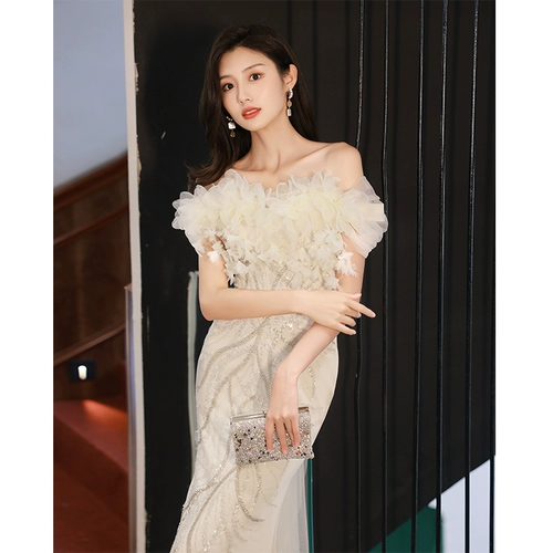 Вечернее платье, модная элитная юбка, открытые плечи, яркий броский стиль, изысканный стиль