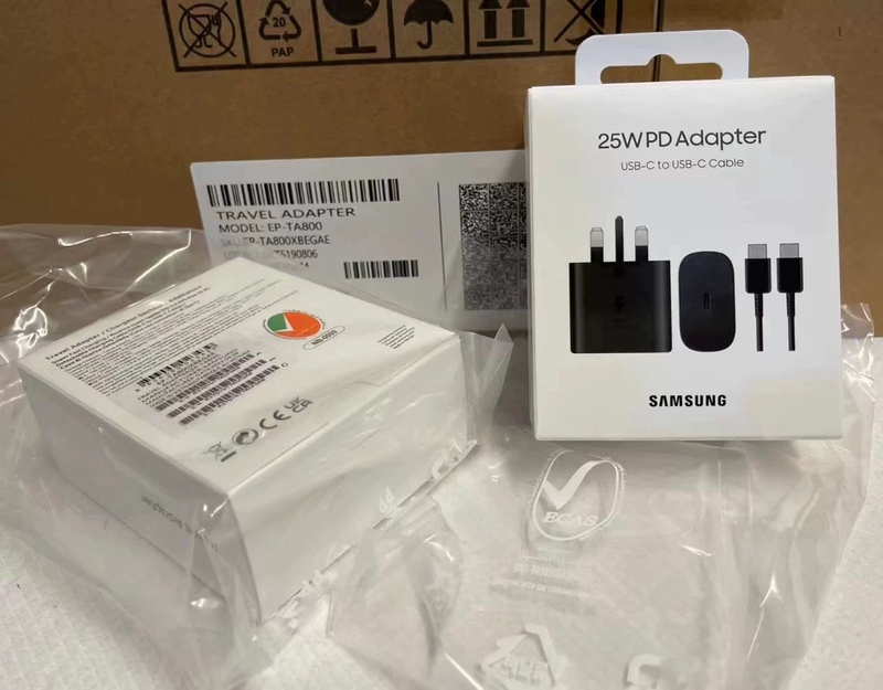 Suitable for 25W Samsung British Standard Hong Kong Version S22S21 Note10 20Ultra Charger Dual Type-C Cable 45W British Standard Samsung S22Ultra/Note10 Charging Set