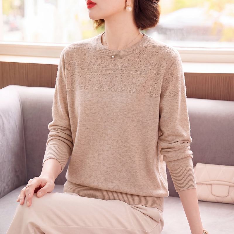Mom's Autumn Casual Round-Neck Knit Sweater, Middle-Aged Women's Long-Sleeved Stylish Spring and Autumn Age-Reducing Base Shirt for 50-Year-Olds