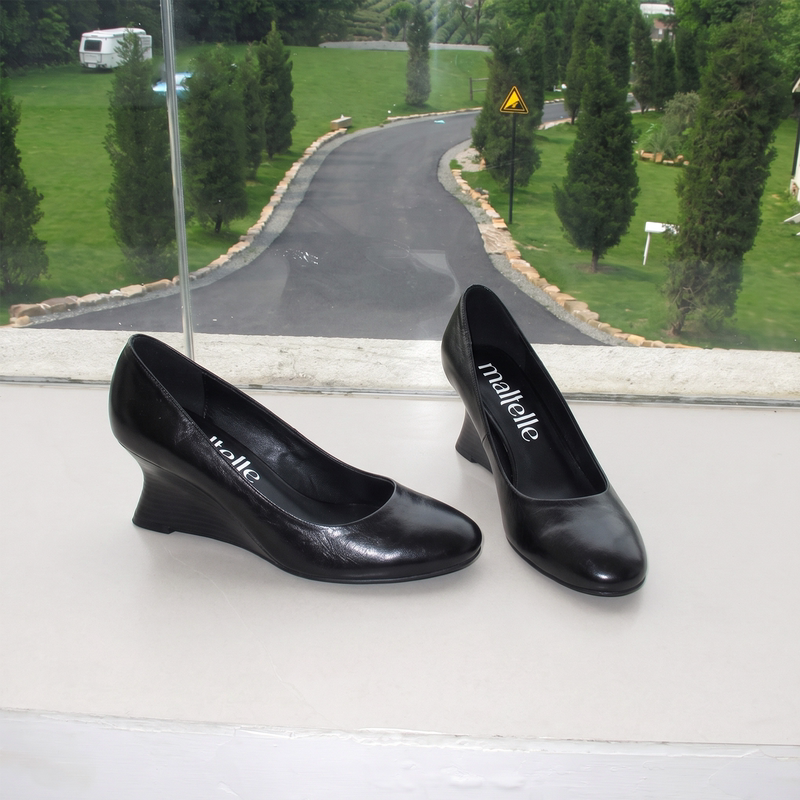 Yang Chaoyue's Same Style Maltelle Original Retro Shallow Wedge Shoes for Women, Oil Wax Leather Vintage Black High Heels Yang Chaoyue's Same Style Maltelle Original Retro Shallow Wedge Shoes for Women, Oil Wax Leather Vintage Black High Heels