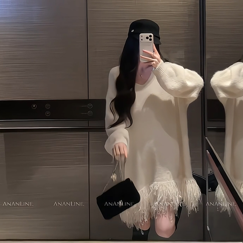 Casual Style V-Neck Tassel Sweater Dress for Women, Autumn Loose Fit, Oversized Mid-Length Knit Dress with Tassel Hem, Straight Skirt