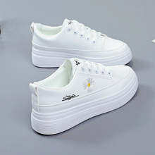 2020秋季新款绣花小雏菊小白鞋女